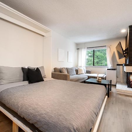 Apartamento Creekside Oasis 4 Beds Pool And Hot Tub Whistler Exterior foto