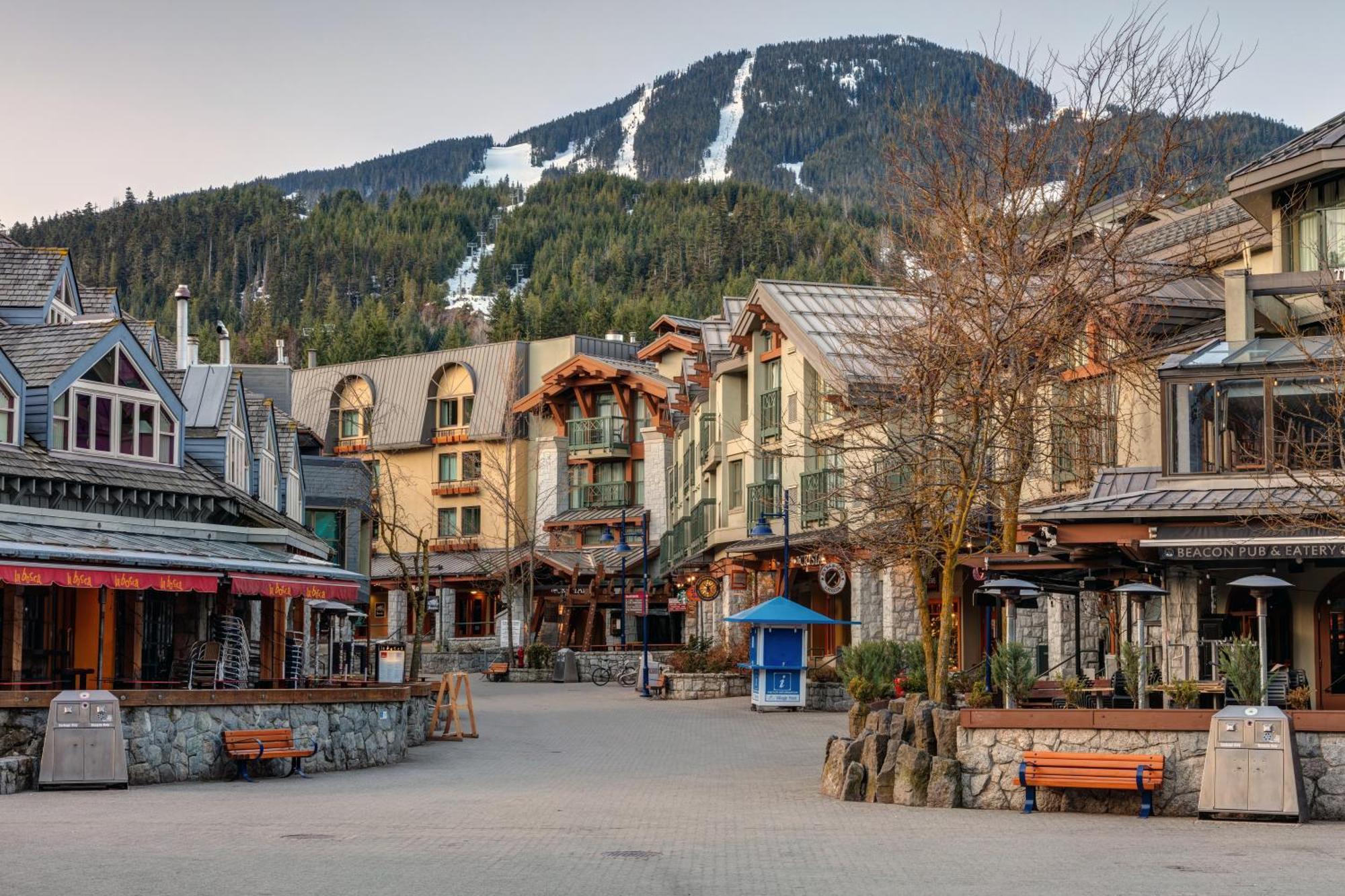 Apartamento Creekside Oasis 4 Beds Pool And Hot Tub Whistler Exterior foto