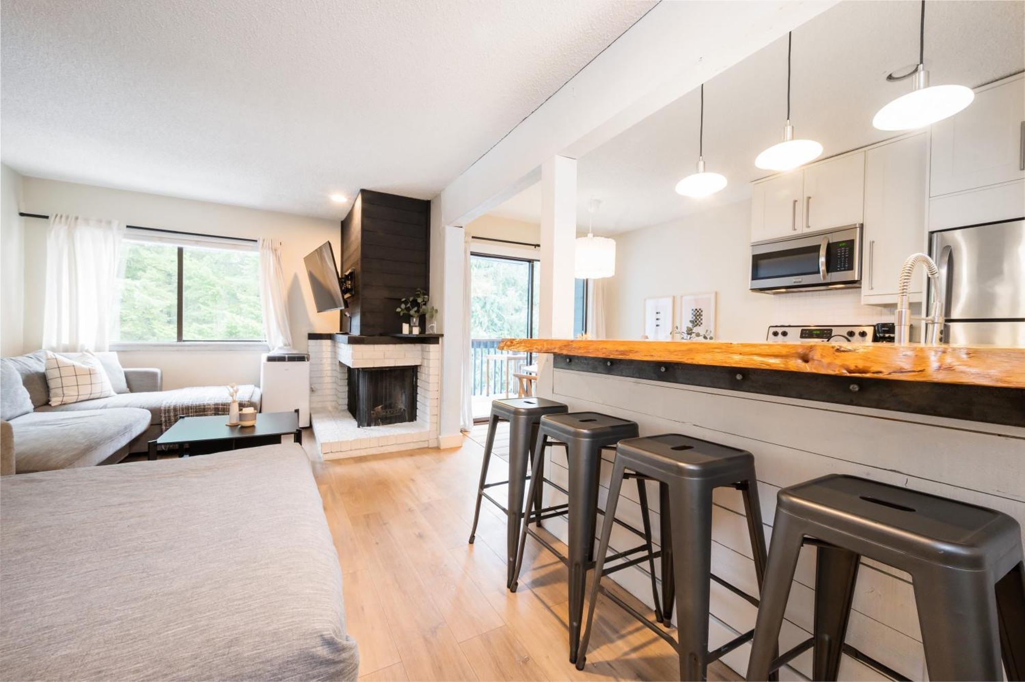 Apartamento Creekside Oasis 4 Beds Pool And Hot Tub Whistler Exterior foto